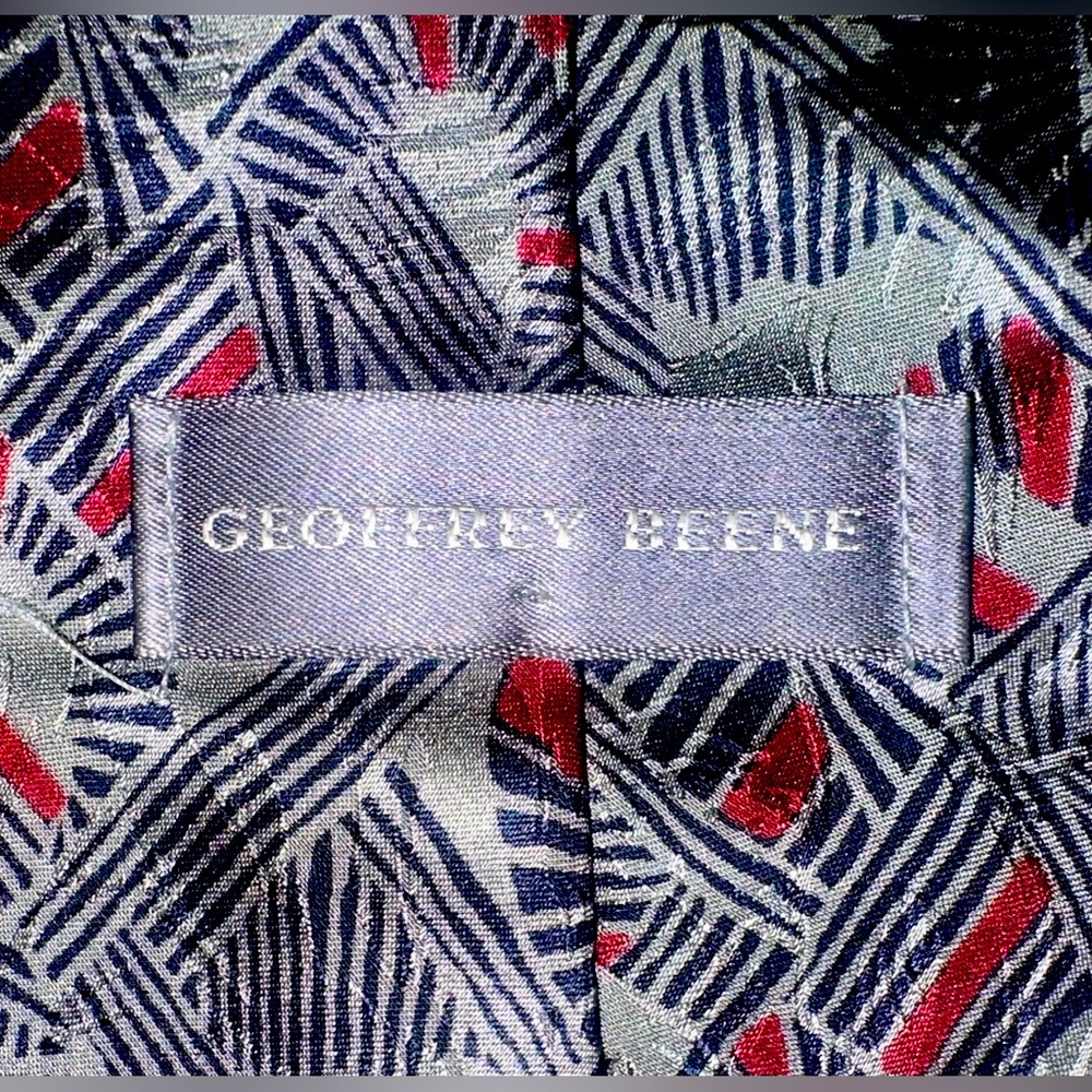 Geoffrey Beene Tie like new